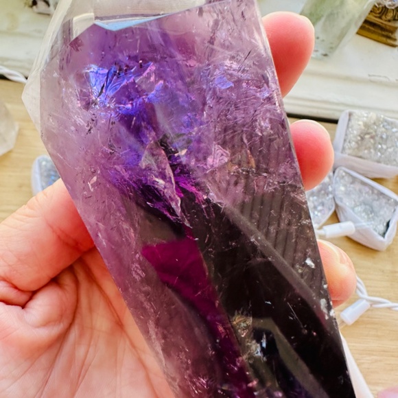 Amethyst Crystal Vogel. Large. Grade AAA - Picture 9 of 9